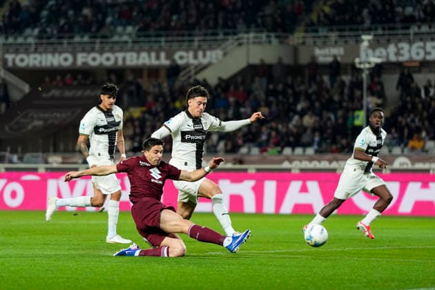 Torino™s Giovanni Simeone scoring the 1-0 goal for his team during the Serie A soccer match between Torino Fc and Parma at the Stadio Olimpico Grande Torino in Turin, north west Italy - March 13, 2026. - Soccer  Copyright: xFabioxFerrari LaPressex