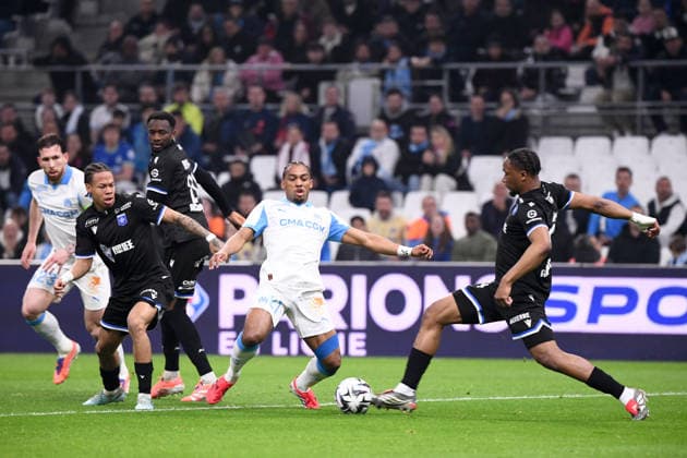 Olympique de Marseille v AJ Auxerre - Ligue 1 McDonald s 2025 2026 05 Kevin DANOIS (aja) - 27 Quinten TIMBER (om) during the Ligue 1 McDonald s match between Marseille and Auxerre at Stade Velodrome on March 13, 2026 in Marseille, France. Marseille France  Copyright: xFEPx 776348323