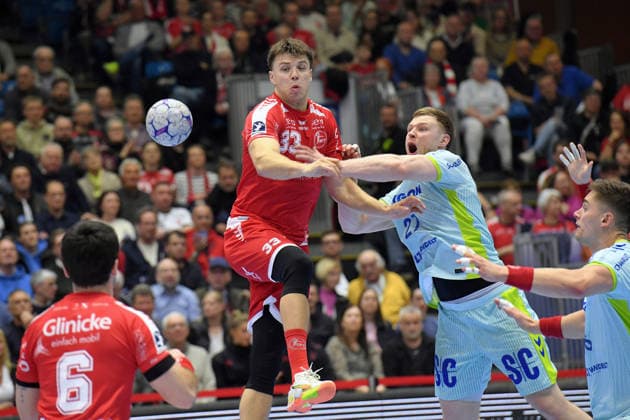 Aaron Mensing (MT Melsungen 33) (M), Erik Balenciaga (MT Melsungen 6) (L), Kristjan Horzen (VfL Gummersbach 27) , GER, MT Melsungen - VfL Gummersbach, Handball, 1. Bundesliga, 25. Spieltag, Saison 2025 2026, 13.03.2026, GER, MT Melsungen - VfL Gummersbach, Handball, 1. Bundesliga, 25. Spieltag, Saison 2025 2026, 13.03.2026 Kassel Copyright: xEibner-Pressefotox xRolandxSippex EP_RSL