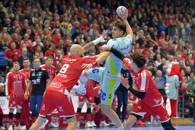 Julian Koester (VfL Gummersbach 7) (am Ball), Adrian Sipos (MT Melsungen 8), Marti Soler (MT Melsungen 23) (R) , GER, MT Melsungen - VfL Gummersbach, Handball, 1. Bundesliga, 25. Spieltag, Saison 2025 2026, 13.03.2026, GER, MT Melsungen - VfL Gummersbach, Handball, 1. Bundesliga, 25. Spieltag, Saison 2025 2026, 13.03.2026 Kassel Copyright: xEibner-Pressefotox xRolandxSippex EP_RSL
