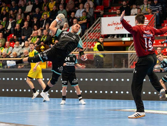 Ruben Sousa (HC Oppenweiler Backnang, 22) beim Torwurf gegen Pascal Bochmann (VfL Eintracht Hagen, 16) VfL Eintracht Hagen vs. HC Oppenweiler Backnang , Handball, 2. Bundesliga, 24. Spieltag, Saison 2025 2026, 13.03.2026 VfL Eintracht Hagen vs. HC Oppenweiler Backnang , Handball, 2. Bundesliga, 24. Spieltag, Saison 2025 2026, 13.03.2026 Hagen Copyright: xEibner-Pressefoto DamianxKruczynx EP_DKI