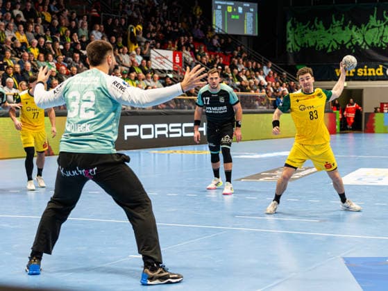 Pierre Busch (VfL Eintracht Hagen, 83) beim Siebenmeter Wurf gegen Janis Boieck (HC Oppenweiler Backnang, 32) VfL Eintracht Hagen vs. HC Oppenweiler Backnang , Handball, 2. Bundesliga, 24. Spieltag, Saison 2025 2026, 13.03.2026 VfL Eintracht Hagen vs. HC Oppenweiler Backnang , Handball, 2. Bundesliga, 24. Spieltag, Saison 2025 2026, 13.03.2026 Hagen Copyright: xEibner-Pressefoto DamianxKruczynx EP_DKI