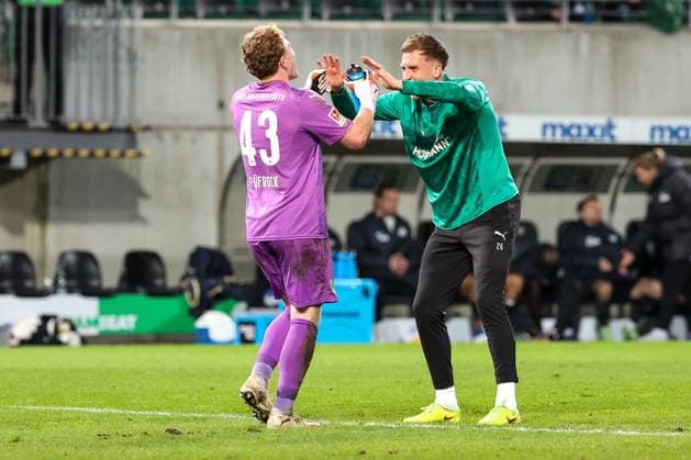 Silas Joel Pruefrock 43 (Spvgg Greuther Fuerth) und Pelle Boevink 26 (Spvgg Greuther Fuerth) jubeln nach Spielende, Emotion, Freude, Spvgg Greuther Fuerth vs. SV Elversberg Fussball, Maenner, 2. Bundesliga, Saison 2025 2026, Rueckrunde, 26. Spieltag, 13.03.2026 DFB regulations prohibit any use of photographs as image sequences and or quasi-video Fuerth Bayern Deutschland