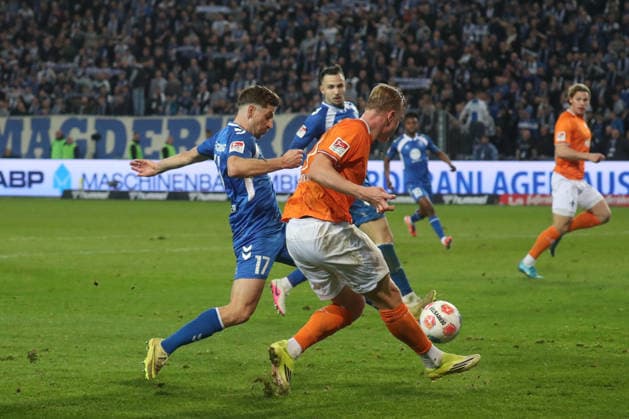 13.03.2026, xgox, Fussball 2. Bundesliga, 1. FC Magdeburg - SV Darsmtadt 98 emspor, v.l. Alexander Nollenberger (Magdeburg, 17), Isac Lidberg (Darmstadt, 7) Zweikampf, Duell, Kampf, tackle (DFL DFB REGULATIONS PROHIBIT ANY USE OF PHOTOGRAPHS as IMAGE SEQUENCES and or QUASI-VIDEO) Magdeburg