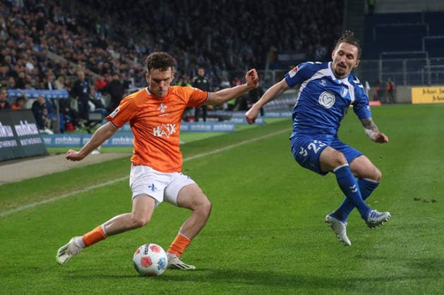 13.03.2026, xgox, Fussball 2. Bundesliga, 1. FC Magdeburg - SV Darsmtadt 98 emspor, v.l. Sergio Lopez (Darmstadt, 2), Baris Atik (Magdeburg, 23) Zweikampf, Duell, Kampf, tackle (DFL DFB REGULATIONS PROHIBIT ANY USE OF PHOTOGRAPHS as IMAGE SEQUENCES and or QUASI-VIDEO) Magdeburg