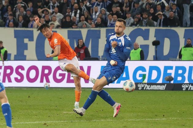 13.03.2026, xgox, Fussball 2. Bundesliga, 1. FC Magdeburg - SV Darsmtadt 98 emspor, v.l. Hiroki Akiyama (Darmstadt, 16), Falko Michel (Magdeburg, 21) Zweikampf, Duell, Kampf, tackle (DFL DFB REGULATIONS PROHIBIT ANY USE OF PHOTOGRAPHS as IMAGE SEQUENCES and or QUASI-VIDEO) Magdeburg