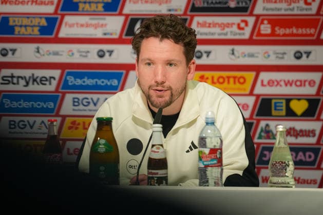 Fussball, Google Pixel Frauen-Bundesliga, 20 .Spieltag, 2025 2026, SC Freiburg vs. 1. FC Nürnberg, 13.03.2026, Dreisamstadion, Freiburg,: Oostendorp Thomas (1. FC Nürnberg, Trainer) Freiburg Dreisamstadion Baden-Württemberg Deutschland Copyright: xFINLEYxMÖRCHx
