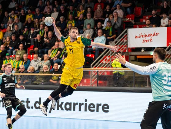 Benedikt Israel (VfL Eintracht Hagen, 22) beim Torwurf gegen Janis Boieck (HC Oppenweiler Backnang, 32) VfL Eintracht Hagen vs. HC Oppenweiler Backnang , Handball, 2. Bundesliga, 24. Spieltag, Saison 2025 2026, 13.03.2026 VfL Eintracht Hagen vs. HC Oppenweiler Backnang , Handball, 2. Bundesliga, 24. Spieltag, Saison 2025 2026, 13.03.2026 Hagen Copyright: xEibner-Pressefoto DamianxKruczynx EP_DKI