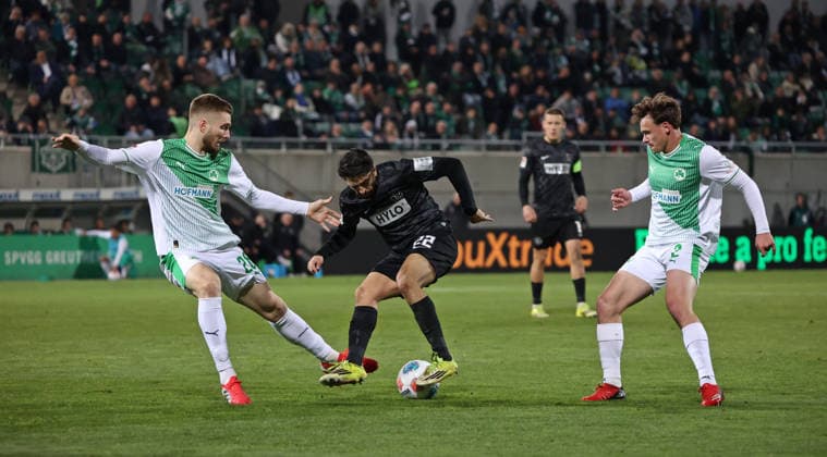13.03.2026, Fussball, Herren, 2. Bundesliga, Saison 2025 2026, SpVgg Greuther Fürth - SV 07 Elversberg, Doni Arifi (SpVgg Greuther Fürth) Immanuel Pherai (SV 07 Elversberg) Lukas Reich (SpVgg Greuther Fürth) Fürth Sportpark Ronhof Thomas Sommer Bayern Deutschland (DEU)