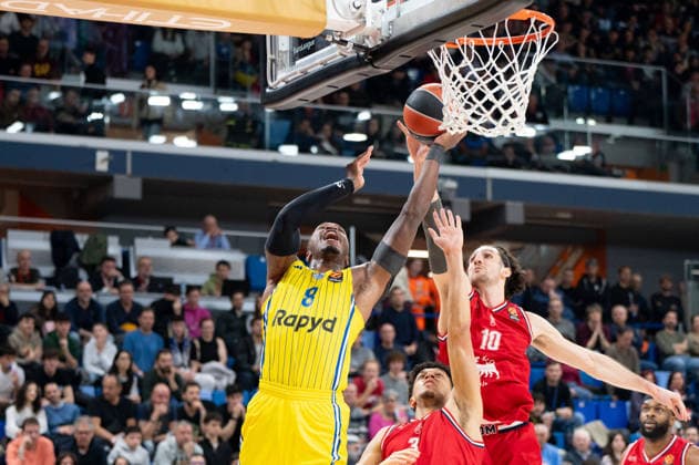 Lonnie Walker IV (Maccabi Tel Aviv) scores a layup during EA7 Emporio Armani Milano vs Maccabi Tel Aviv, Basketball Euroleague match in Assago (MI), Italy, March 13 2026  Copyright: xSaraxAngelica IPAxSportx xipa-agency.netx xx IPA_72835733 IPA_Agency_IPA72835733