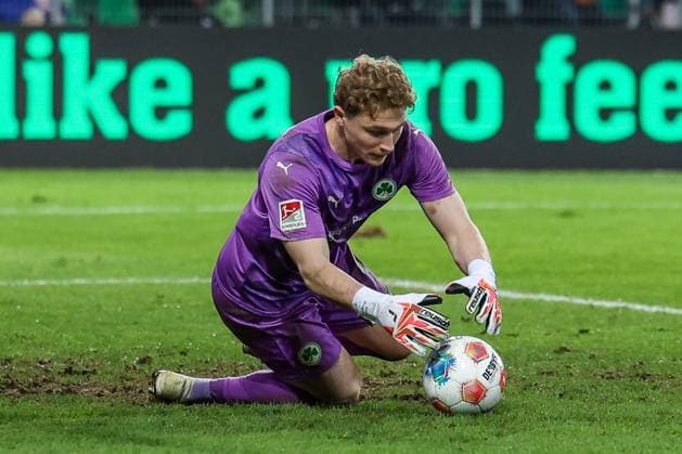 Silas Joel Pruefrock 43 (Spvgg Greuther Fuerth) faengt einen Ball, Aktion, Spvgg Greuther Fuerth vs. SV Elversberg Fussball, Maenner, 2. Bundesliga, Saison 2025 2026, Rueckrunde, 26. Spieltag, 13.03.2026 DFB regulations prohibit any use of photographs as image sequences and or quasi-video Fuerth Bayern Deutschland