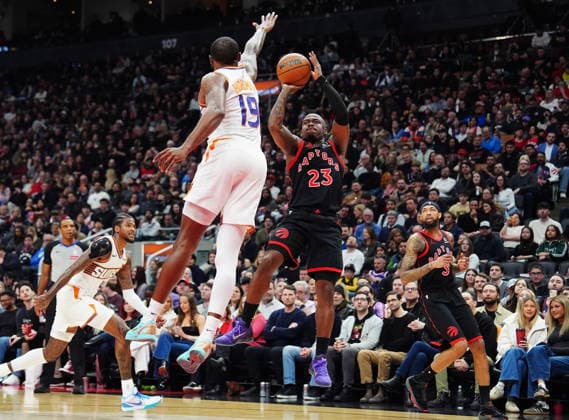 March 13, 2026, Toronto, On, Canada: Toronto Raptors Jamal Shead (23) shoots over Phoenix Suns Haywood Highsmith (19) during first half NBA, Basketball Herren, USA basketball action in Toronto on Friday, March 13, 2026. Canada News - March 13, 2026  - ZUMAc35_ 20260313_zaf_c35_127 Copyright: xFrankxGunnx