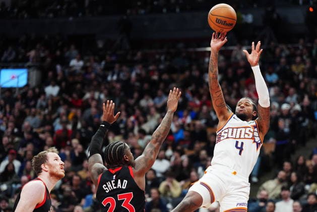 March 13, 2026, Toronto, On, Canada: Phoenix Suns Jalen Green (4) shoots over Toronto Raptors Jamal Shead (23) as Jakob Poeltl (left) looks on during second half NBA, Basketball Herren, USA basketball action in Toronto on Friday, March 13, 2026. Canada News - March 13, 2026  - ZUMAc35_ 20260313_zaf_c35_131 Copyright: xFrankxGunnx