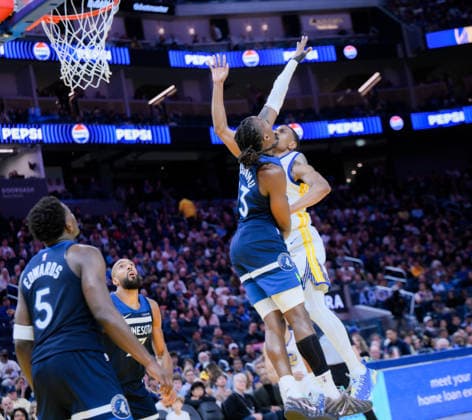 NBA, Basketball Herren, USA Minnesota Timberwolves vs Golden State Warriors in San Francisco SAN FRANCISCO, CALIFORNIA - MARCH 13: De Anthony Melton (8) of Warriors in action against Ayo Dosunmu (13) of Timberwolves during the NBA game 34 between Minnesota Timberwolves and Golden State Warriors in San Francisco at Chase Center on March 13, 2026 in San Francisco, California, United States. Tayfun Coskun Anadolu California United States. Editorial use only. Please get in touch for any other usage.  Copyright: x2026xAnadoluxTayfunxCoskunx