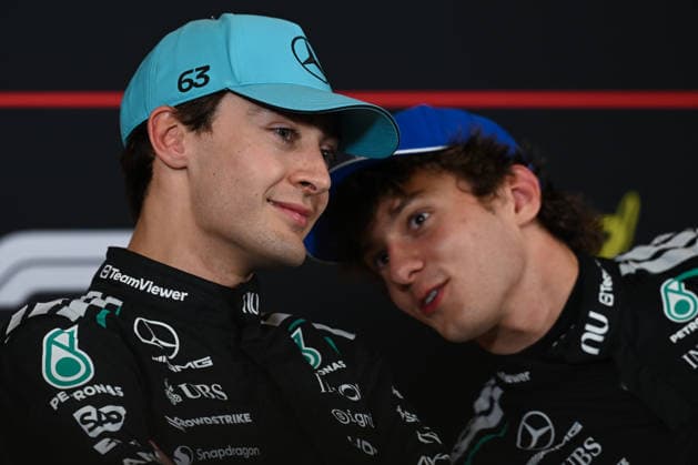F1 Chinese Grand Prix 2026 - Qualifying Session SHANGHAI, CHINA - MARCH 14: Kimi Antonelli (R) of Mercedes-AMG Petronas Formula One Team chats with George Russell (L) during the post-qualifying press conference, PK, Pressekonferenz at the 2026 Chinese Grand Prix, at the Shanghai International Circuit, in Shanghai, China, on March 14, 2026. Shanghai China  Copyright: xArturxWidakx originalFilename:widak-f1chines260314_npcTQ.jpg