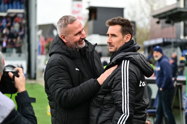 14.03.2026, Fußball, Herren, 2.BL (Bundesliga), Saison 2025 2026, Holstein Kiel - 1. FC Nürnberg, 26. Spieltag Trainer Tim Walter (Kiel) begrüßt seinen Trainerkollegen Miroslav Klose (Nürnberg) Kiel, Holstein-Stadion Holstein-Stadion Schleswig-Holstein Deutschland