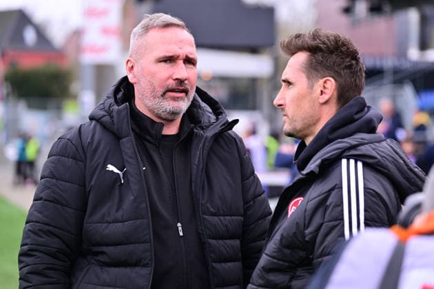 14.03.2026, Fußball, Herren, 2.BL (Bundesliga), Saison 2025 2026, Holstein Kiel - 1. FC Nürnberg, 26. Spieltag Trainer Tim Walter (Kiel) begrüßt seinen Trainerkollegen Miroslav Klose (Nürnberg) Kiel, Holstein-Stadion Holstein-Stadion Schleswig-Holstein Deutschland