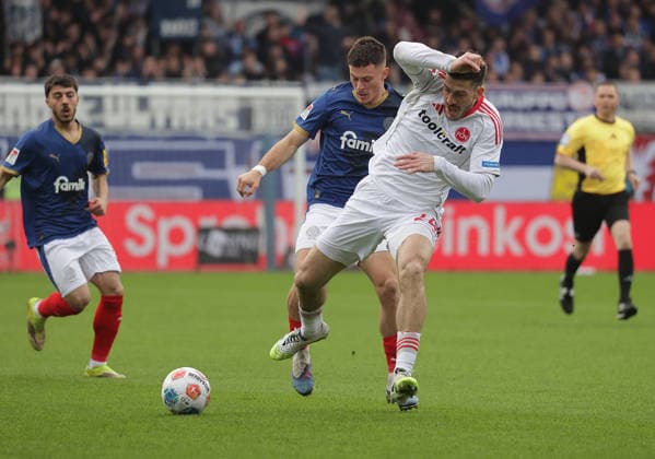 Luka Lochoshvili (1.FC Nuernberg), Adrian Kapralik (Holstein Kiel) Fussball, Herren, Saison 2025 2026, 2.BL, Holstein Stadion, Holstein Kiel gegen 1.FC Nuernberg DFL REGULATIONS PROHIBIT ANY USE OF PHOTOGRAPHS AS IMAGE SEQUENCES AND OR QUASI-VIDEO.