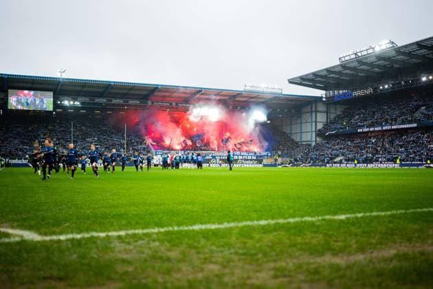 14.03.2026 - Fußball, 2025 2026, 2. Bundesliga, 26. Spieltag, DSC Arminia Bielefeld - SC Paderborn 07: Fans (Paderborn) mit Pyrotechnik DFL REGULATIONS PROHIBIT ANY USE OF PHOTOGRAPHS AS IMAGE SEQUENCES AND OR QUASI-VIDEO.