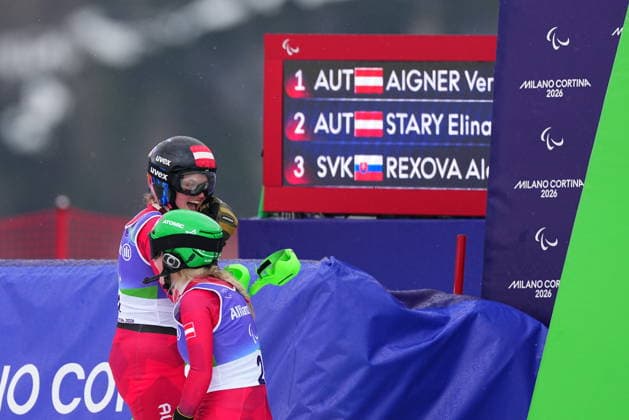 CORTINA, ITALIEN 20260314 Veronika Aigner, Österrike, jublar efter segern tillsammans med tvaan Elina Stary, Österrike, i lördagens slalom (damer synskadade) i Paralympics i Tofane Alpine Skiiing Center, Cortina. CORTINA ITALIEN 2026 x10500x *** CORTINA, ITALY 20260314 Veronika Aigner, Austria, celebrates after her victory together with her twin Elina Stary, Austria, in Saturdays Paralympic womens slalom at the Tofane Alpine Skiing Center, Cortina CORTINA ITALY 2026 x10500x  Copyright: xMagnusxLejhall ParasportxSverige xTTx PARALYMPICS 2026 CURLING