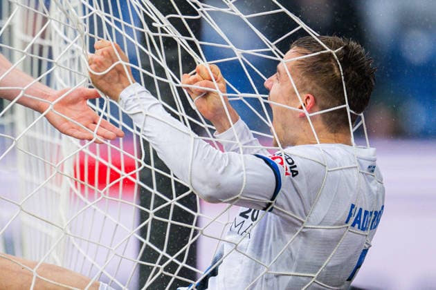 14.03.2026 - Fußball, 2025 2026, 2. Bundesliga, 26. Spieltag, DSC Arminia Bielefeld - SC Paderborn 07: (R) Filip Bilbija (Paderborn) jubelt nach seinem vermeintlichen Tor zum 0:1, (L-M) Felix Götze (Paderborn), Tjark Scheller (Paderborn) DFL REGULATIONS PROHIBIT ANY USE OF PHOTOGRAPHS AS IMAGE SEQUENCES AND OR QUASI-VIDEO.