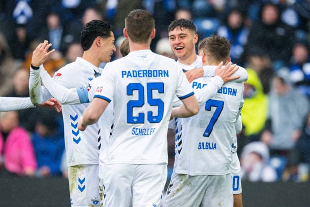 14.03.2026 - Fußball, 2025 2026, 2. Bundesliga, 26. Spieltag, DSC Arminia Bielefeld - SC Paderborn 07: Jubeltraube nach dem vermeintlichen Tor zum 0:1 von Filip Bilbija (Paderborn), (M) Stefano Marino (Paderborn) DFL REGULATIONS PROHIBIT ANY USE OF PHOTOGRAPHS AS IMAGE SEQUENCES AND OR QUASI-VIDEO.
