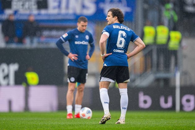14.03.2026 - Fußball, 2025 2026, 2. Bundesliga, 26. Spieltag, DSC Arminia Bielefeld - SC Paderborn 07: (L-R) Joel Grodowski (Bielefeld), Mael Corboz (Bielefeld) DFL REGULATIONS PROHIBIT ANY USE OF PHOTOGRAPHS AS IMAGE SEQUENCES AND OR QUASI-VIDEO.