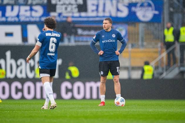 14.03.2026 - Fußball, 2025 2026, 2. Bundesliga, 26. Spieltag, DSC Arminia Bielefeld - SC Paderborn 07: (L-R) Mael Corboz (Bielefeld), Joel Grodowski (Bielefeld) DFL REGULATIONS PROHIBIT ANY USE OF PHOTOGRAPHS AS IMAGE SEQUENCES AND OR QUASI-VIDEO.