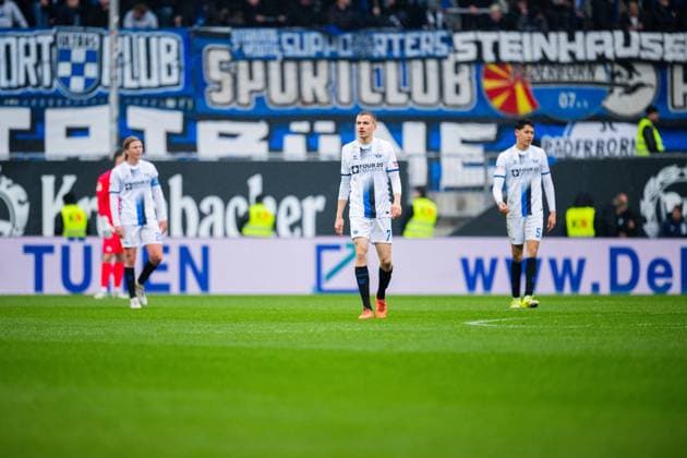 14.03.2026 - Fußball, 2025 2026, 2. Bundesliga, 26. Spieltag, DSC Arminia Bielefeld - SC Paderborn 07: (L-R) Felix Götze (Paderborn), Filip Bilbija (Paderborn), Santiago Castaneda (Paderborn) nach dem Tor zum 1:0 von Joel Grodowski (Bielefeld) DFL REGULATIONS PROHIBIT ANY USE OF PHOTOGRAPHS AS IMAGE SEQUENCES AND OR QUASI-VIDEO.