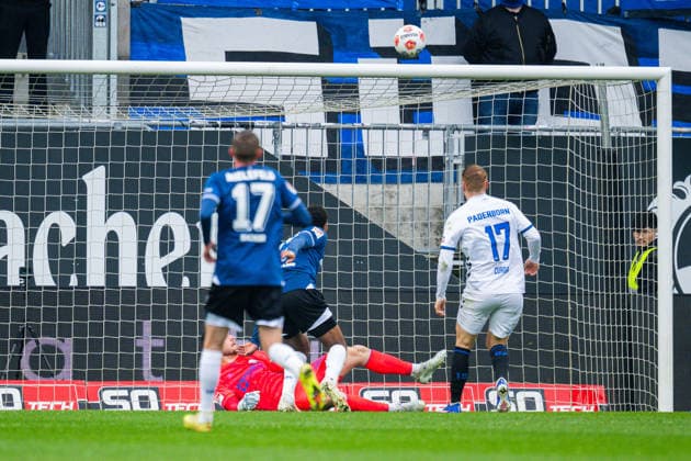 14.03.2026 - Fußball, 2025 2026, 2. Bundesliga, 26. Spieltag, DSC Arminia Bielefeld - SC Paderborn 07: (M) Noah Joel Sarenren Bazee (Bielefeld) vergibt eine Großchance, Torchance vor Dennis Seimen (Paderborn) DFL REGULATIONS PROHIBIT ANY USE OF PHOTOGRAPHS AS IMAGE SEQUENCES AND OR QUASI-VIDEO.