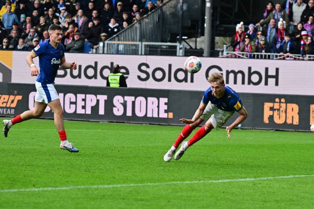 14.03.2026, Fußball, Herren, 2.BL (Bundesliga), Saison 2025 2026, Holstein Kiel - 1. FC Nürnberg, 26. Spieltag Kasper Davidsen erzielt den 2:2 Ausgleich für Holstein Kiel und Jubelt Kiel, Holstein-Stadion Holstein-Stadion Schleswig-Holstein Deutschland
