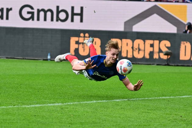 14.03.2026, Fußball, Herren, 2.BL (Bundesliga), Saison 2025 2026, Holstein Kiel - 1. FC Nürnberg, 26. Spieltag Kasper Davidsen erzielt den 2:2 Ausgleich für Holstein Kiel und Jubelt Kiel, Holstein-Stadion Holstein-Stadion Schleswig-Holstein Deutschland