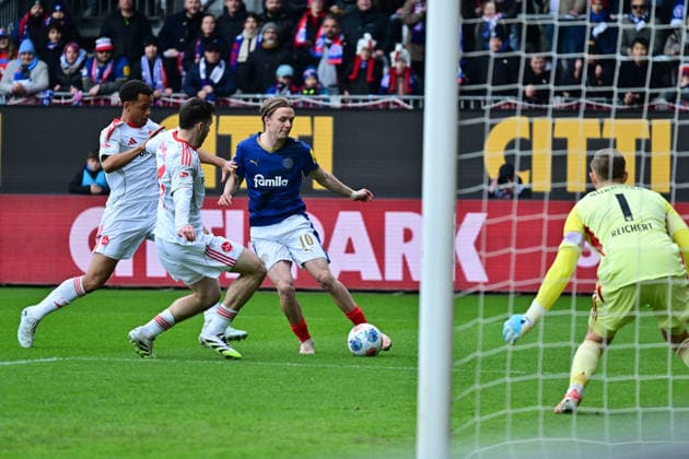 14.03.2026, Fußball, Herren, 2.BL (Bundesliga), Saison 2025 2026, Holstein Kiel - 1. FC Nürnberg, 26. Spieltag Jonas Therkelsen im Strafraum Kiel, Holstein-Stadion Holstein-Stadion Schleswig-Holstein Deutschland