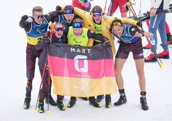(260314) -- TESERO, March 14, 2026 -- Team Germany celebrate after the para cross-country skiing open 4x2.5km relay at the Milan-Cortina 2026 Paralympic Winter games, Winterspiele,Spiele, Summer games in Tesero, Italy, March 14, 2026. ) (SP)ITALY-TESERO-PARALYMPIC WINTER GAMES-PARA CROSS-COUNTRY SKIING-OPEN 4X2.5KM RELAY HouxZhaokang 