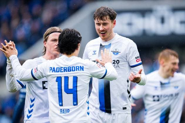 14.03.2026 - Fußball, 2025 2026, 2. Bundesliga, 26. Spieltag, DSC Arminia Bielefeld - SC Paderborn 07: (R) Calvin Brackelmann (Paderborn) jubelt nach seinem vermeintlichen Tor zum 1:1 mit (L-M) Felix Götze (Paderborn), Mika Baur (Paderborn) DFL REGULATIONS PROHIBIT ANY USE OF PHOTOGRAPHS AS IMAGE SEQUENCES AND OR QUASI-VIDEO.