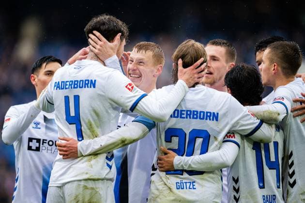 14.03.2026 - Fußball, 2025 2026, 2. Bundesliga, 26. Spieltag, DSC Arminia Bielefeld - SC Paderborn 07: (L-R) Calvin Brackelmann (Paderborn) jubelt nach seinem vermeintlichen Tor zum 1:1 mit Laurin Curda (Paderborn) DFL REGULATIONS PROHIBIT ANY USE OF PHOTOGRAPHS AS IMAGE SEQUENCES AND OR QUASI-VIDEO.