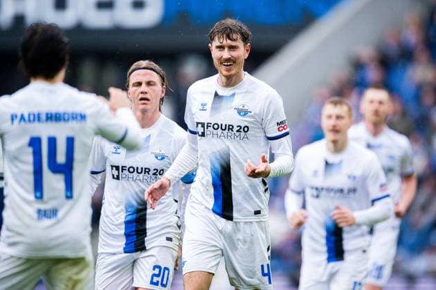 14.03.2026 - Fußball, 2025 2026, 2. Bundesliga, 26. Spieltag, DSC Arminia Bielefeld - SC Paderborn 07: (R) Calvin Brackelmann (Paderborn) jubelt nach seinem vermeintlichen Tor zum 1:1 mit (L-M) Mika Baur (Paderborn), Felix Götze (Paderborn) DFL REGULATIONS PROHIBIT ANY USE OF PHOTOGRAPHS AS IMAGE SEQUENCES AND OR QUASI-VIDEO.