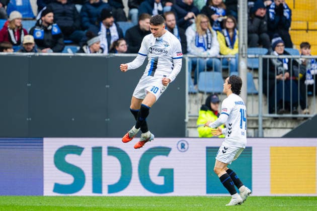 14.03.2026 - Fußball, 2025 2026, 2. Bundesliga, 26. Spieltag, DSC Arminia Bielefeld - SC Paderborn 07: (L-R) Stefano Marino (Paderborn) jubelt nach seinem Tor zum 1:1 mit Mika Baur (Paderborn) DFL REGULATIONS PROHIBIT ANY USE OF PHOTOGRAPHS AS IMAGE SEQUENCES AND OR QUASI-VIDEO.