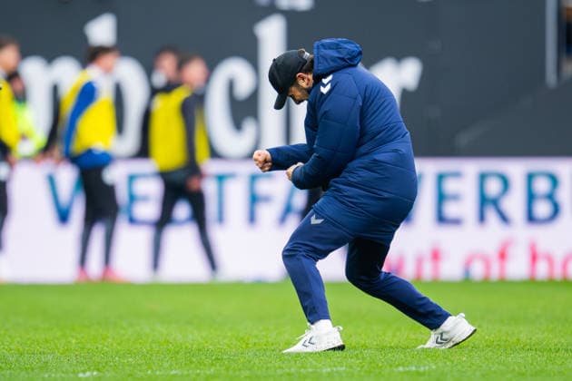 14.03.2026 - Fußball, 2025 2026, 2. Bundesliga, 26. Spieltag, DSC Arminia Bielefeld - SC Paderborn 07: Ralf Kettemann (Trainer - Paderborn) jubelt nach dem Tor zum 1:2 von Stefano Marino (Paderborn) DFL REGULATIONS PROHIBIT ANY USE OF PHOTOGRAPHS AS IMAGE SEQUENCES AND OR QUASI-VIDEO.