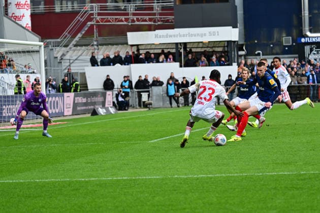 14.03.2026, Fußball, Herren, 2.BL (Bundesliga), Saison 2025 2026, Holstein Kiel - 1. FC Nürnberg, 26. Spieltag Mohamed Ali Zoma auf dem Weg zu seinem 2:3 Tor für Nürnberg Kiel, Holstein-Stadion Holstein-Stadion Schleswig-Holstein Deutschland