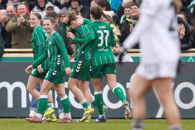 Spielerinnen des SV Werder Bremen mit Torjubel, Jubel, jubeln, jubelt, optimistisch, Spielszene, Highlight, Freude über das Tor zum 2:2, DIE DFB-RICHTLINIEN UNTERSAGEN JEGLICHE NUTZUNG VON FOTOS ALS SEQUENZBILDER UND ODER VIDEOÄHNLICHE FOTOSTRECKEN. DFB REGULATIONS PROHIBIT ANY USE OF PHOTOGRAPHS AS IMAGE SEQUENCES AND OR QUASI-VIDEO., 14.03.2026, Bremen (Deutschland), Fussball, Google Pixel Frauen-Bundesliga, SV Werder Bremen - Eintracht Frankfurt