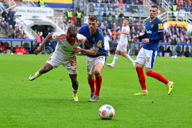 14.03.2026, Fußball, Herren, 2.BL (Bundesliga), Saison 2025 2026, Holstein Kiel - 1. FC Nürnberg, 26. Spieltag Jonas Meffert gegen Mohamed Ali Zoma Kiel, Holstein-Stadion Holstein-Stadion Schleswig-Holstein Deutschland