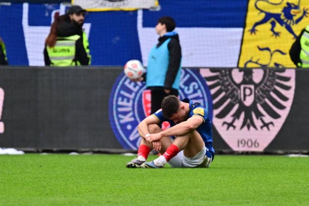 14.03.2026, Fußball, Herren, 2.BL (Bundesliga), Saison 2025 2026, Holstein Kiel - 1. FC Nürnberg, 26. Spieltag Adrian Kapralik enttäuscht Kiel, Holstein-Stadion Holstein-Stadion Schleswig-Holstein Deutschland