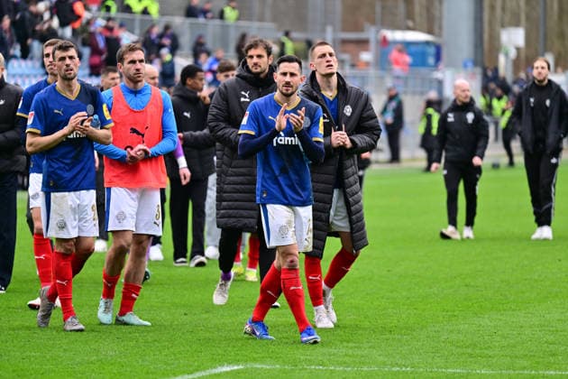 14.03.2026, Fußball, Herren, 2.BL (Bundesliga), Saison 2025 2026, Holstein Kiel - 1. FC Nürnberg, 26. Spieltag Enttäuschte Kieler, Steven Skrzybski und Jonas Meffert (li.) Kiel, Holstein-Stadion Holstein-Stadion Schleswig-Holstein Deutschland