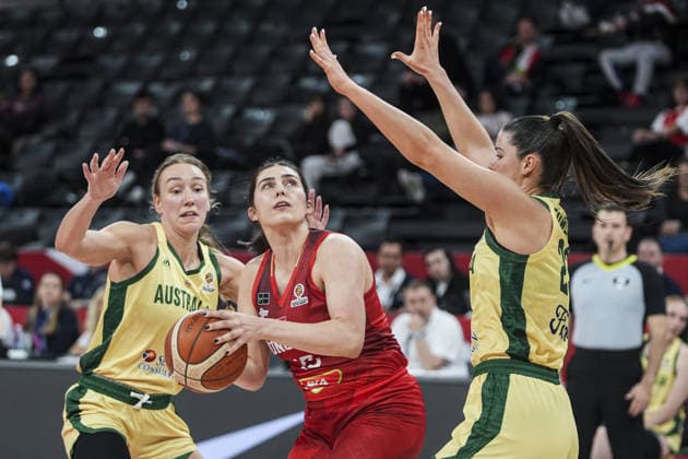Australia v Hungary - FIBA Women World Cup Qualifiers ISTANBUL, TURKIYE - MARCH 14: Australia player Alexandra Fowler and Hungary player Agnes Torok battle for the ball during the FIBA Women World Cup Qualifiers Group C match between Australia and Hungary at the Turkcell Basketball Development Center in Istanbul, Turkiye on March 14, 2026. Beyza Comert Anadolu Istanbul Turkey. Editorial use only. Please get in touch for any other usage.  Copyright: x2026xAnadoluxBeyzaxComertx