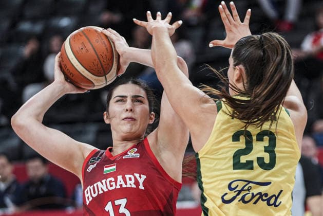 Australia v Hungary - FIBA Women World Cup Qualifiers ISTANBUL, TURKIYE - MARCH 14: Australia player Alexandra Fowler and Hungary player Agnes Torok battle for the ball during the FIBA Women World Cup Qualifiers Group C match between Australia and Hungary at the Turkcell Basketball Development Center in Istanbul, Turkiye on March 14, 2026. Beyza Comert Anadolu Istanbul Turkey. Editorial use only. Please get in touch for any other usage.  Copyright: x2026xAnadoluxBeyzaxComertx