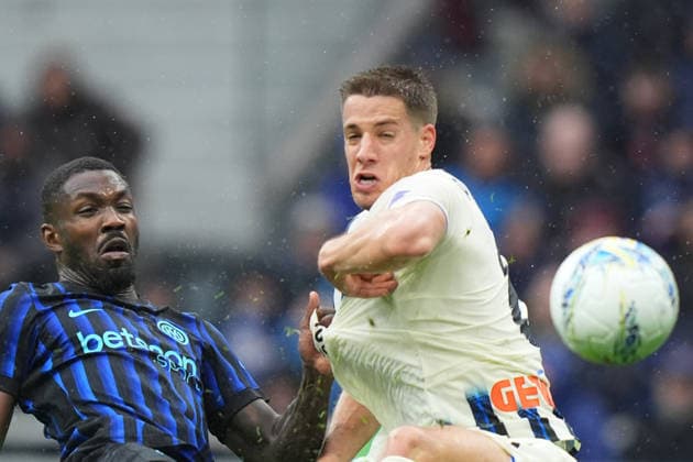 Inter Milan s Francesco Pio Esposito scores 1-0 during the Serie A soccer match between Inter and Atalanta at the San Siro Stadium in Milan , north Italy - Saturday , March 14 , 2026. - Soccer .  Copyright: xSpada LaPressex