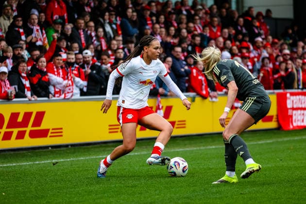Lisa Baum (RB Leipzig Frauen, 11) am Ball, Zweikampf, Duell, Kampf gegen Judith Steinert (1. FC Union Berlin Frauen, 17) , RB Leipzig Frauen vs. 1. FC Union Berlin Frauen, Fussball, Google Pixel Frauen-Bundesliga, 20. Spieltag, Saison 2025 2026, 14.03.2026 ,¨ DFL REGULATIONS PROHIBIT ANY USE OF PHOTOGRAPHS AS IMAGE SEQUENCES AND OR QUASI-VIDEO,¨ RB Leipzig Frauen vs. 1. FC Union Berlin Frauen, Fussball, Google Pixel Frauen-Bundesliga, 20. Spieltag, Saison 2025 2026, 14.03.2026 Leipzig Copyright: xEibner-Pressefoto LauraxRoemerx EP_LRR