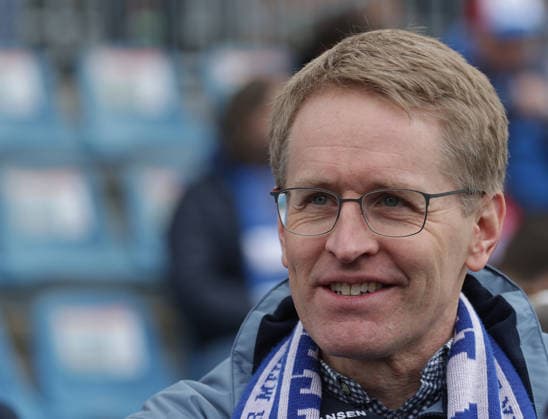 Ministerpraesident Daniel Guenther Fussball, Herren, Saison 2025 2026, 2.BL, Holstein Stadion, Holstein Kiel gegen 1.FC Nuernberg, 2-3 DFL REGULATIONS PROHIBIT ANY USE OF PHOTOGRAPHS AS IMAGE SEQUENCES AND OR QUASI-VIDEO.