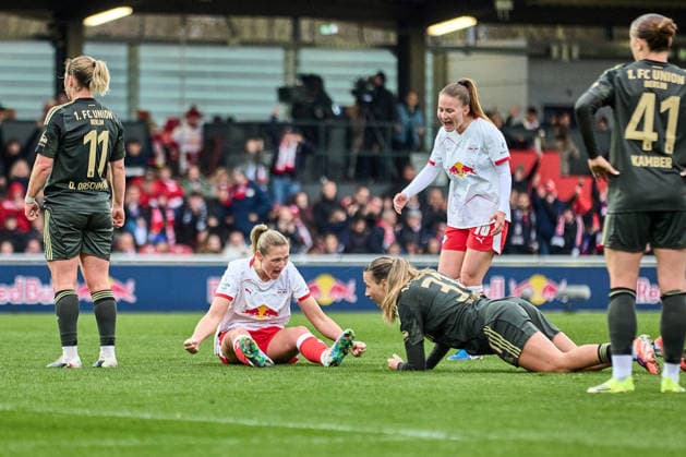 14.03.2026, GER, Frauenfußball, BL, 2025 2026, RB Leipzig - 1. FC Union Berlin Marleen Schimmer (14, RB Leipzig), sitzend, jubelt nach 2:1 Traffer, Tor Leipzig Trainingszentrum der Roten Bulle Sachsen Deutschland